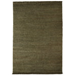 Mojave vloerkleed van Armadillo, met de hand geknoopt van 100% natuurlijke jute volgens een Indo-Nepalese Tibetaanse weeftechniek, verkrijgbaar in Cashew, Laurel Green en Natural kleuren, met een unieke textuur die warmte en karakter aan interieurs toevoegt.