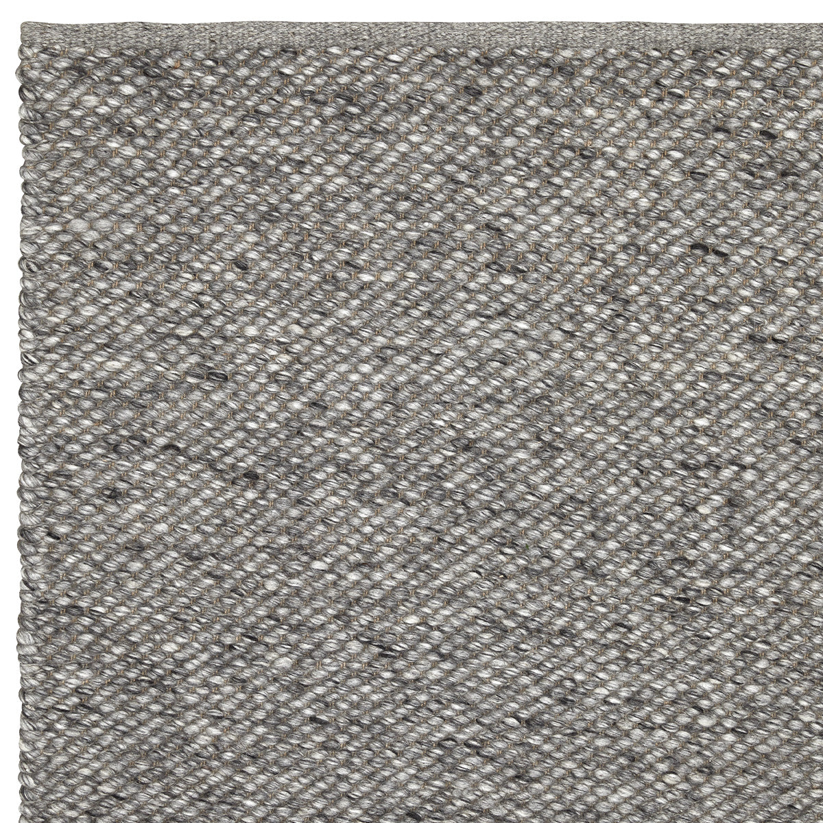 Pompeii rug by By Mölle in ‘Ore’ – handmade, low-pile, 100% wool rug with timeless design for a warm, minimalist interior