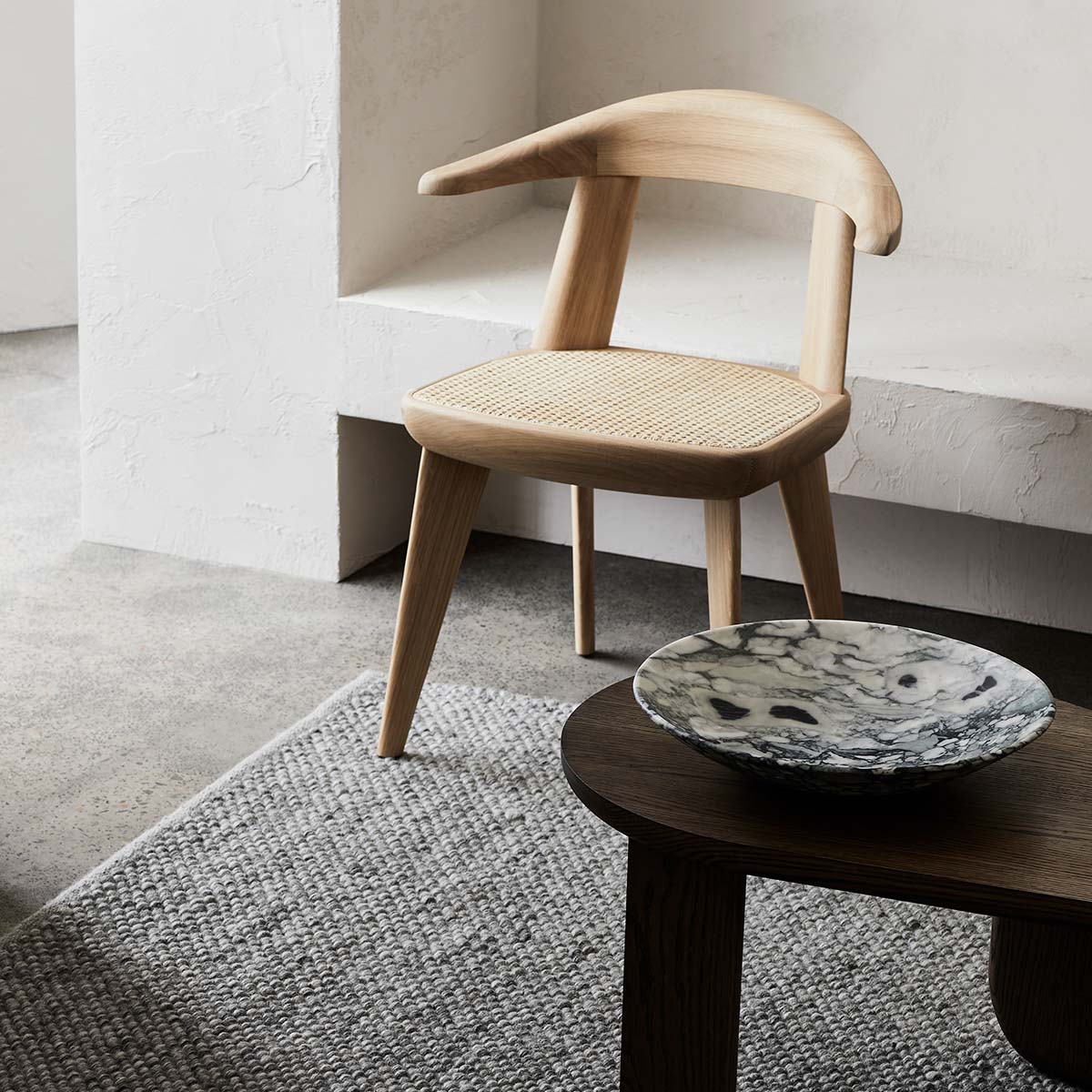 Pompeii-vloerkleed van By Mölle in kleur 'Ore' – handgemaakt, laagpolig, 100% wol, tijdloos design voor een warm interieur.