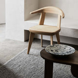 Pompeii-vloerkleed van By Mölle in kleur 'Ore' – handgemaakt, laagpolig, 100% wol, tijdloos design voor een warm interieur.