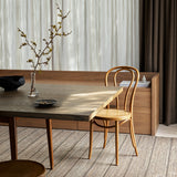 Trellis vloerkleed van Armadillo, handgeweven van een mix van wol en jute, met gelijkmatige strepen in kleurcombinaties zoals Natural & White, Natural & Bison en Natural & Sandstone, een eigentijdse interpretatie van traditionele Marokkaanse Tuareg-ontwerpen.
