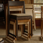 Chair 01 kussen van Frama in camel kleur, ontworpen om extra comfort en warmte toe te voegen aan de Chair 01.