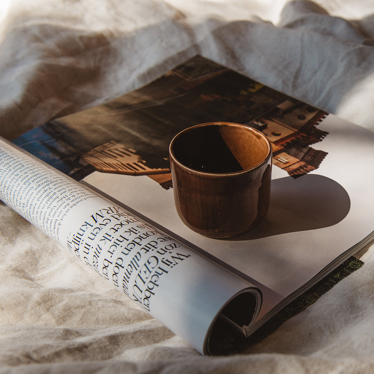 By Mölle linnen beddengoed in sea shell met een keramieken mok