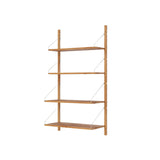Frama Shelf Library wandrek in natural oak met metalen beugels, verstelbare planken en wandmontage.