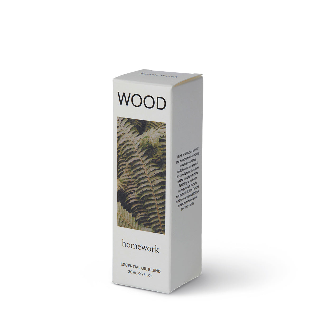 Homework Wood Etherische Olie Blend – 20ml – Een 100% natuurlijke etherische olie, met de hand vervaardigd in Londen, geïnspireerd op het Hout-element. Heeft een geurprofiel van hout, aarde, mos en groen, samengesteld met ingrediënten zoals dennen-, cederhout-, kamfer-, patchouli-, vetiver-, scharlei-, cipres- en hinoki-olie. Ideaal voor gebruik in diffusers of oliebranders om een kalmerende en aardende sfeer te creëren.