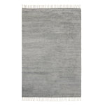 Petra vloerkleed van Armadillo, met de hand geknoopt van pure wol, verkrijgbaar in diverse neutrale tinten, met een subtiele textuur en minimalistisch ontwerp dat warmte en elegantie toevoegt aan elk interieur.