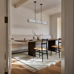 Petra vloerkleed van Armadillo, met de hand geknoopt van pure wol, verkrijgbaar in diverse neutrale tinten, met een subtiele textuur en minimalistisch ontwerp dat warmte en elegantie toevoegt aan elk interieur.