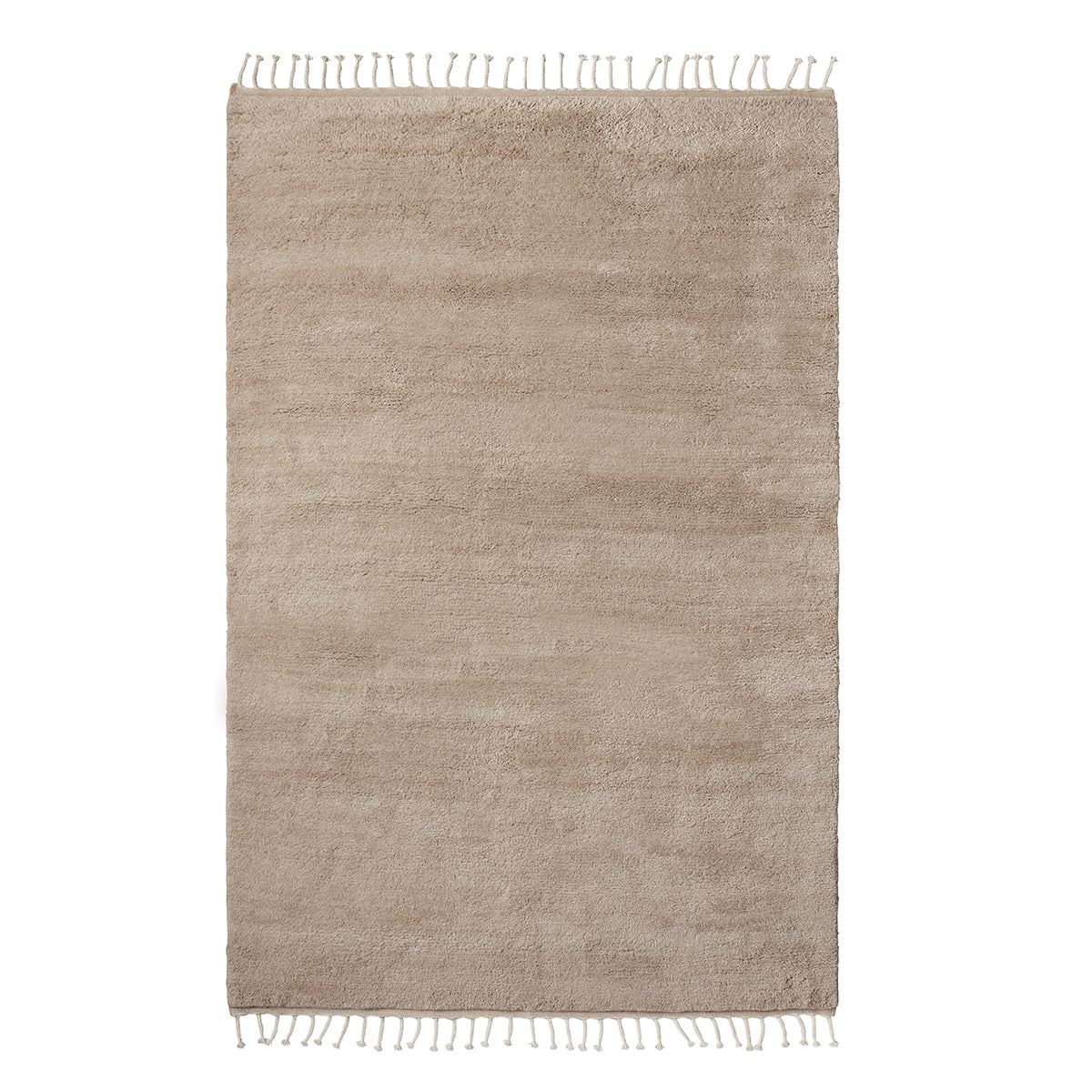 Petra vloerkleed van Armadillo, met de hand geknoopt van pure wol, verkrijgbaar in diverse neutrale tinten, met een subtiele textuur en minimalistisch ontwerp dat warmte en elegantie toevoegt aan elk interieur.