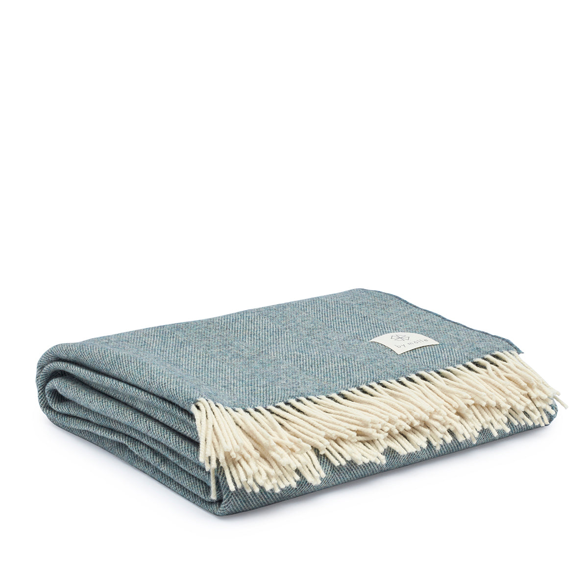 Lambswool throw in Ocean Blue by By Mölle – 100% Merino lambswool woven in a classic herringbone pattern, combining natural cream and ocean blue shades. Measuring 140 x 200 cm, this lightweight yet warm throw is crafted in Europe and machine washable on a wool program. Ideal for adding a cozy touch to your living space.
