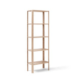 Minimalistische hoge plankkast van massief Europees eikenhout, met sculpturale bladvormige poten en een clean design zonder zichtbare bevestigingen. Ideaal als room divider, sideboard of vrijstaande kast.