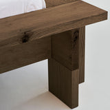 Hem bedframe van massief rood eikenhout met Scandinavisch design, handgemaakt in Denemarken.