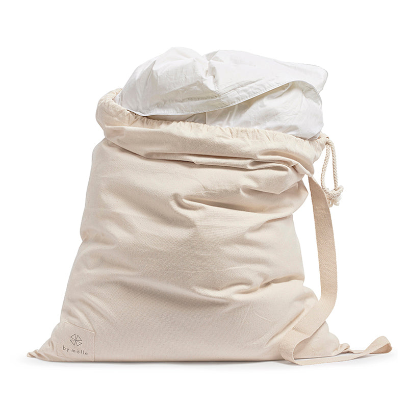 By Mölle's Recycled Down All Seasons Duvet Insert, crafted from 100% GOTS certified organic cotton and filled with 70% Dutch recycled down and 30% recycled feathers. This eco-friendly duvet features box stitching to ensure even distribution of the fill, providing consistent warmth throughout the night. The duvet is suitable for allergy sufferers, certified with the Nomite® label.
