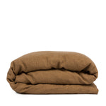 By Mölle's cinnamon linen duvet cover, crafted from 100% pre-washed European flax linen, features a rich, earthy tone that adds character to your bedroom. The breathable and hypoallergenic fabric offers comfort year-round and is available with either wooden buttons or a full-width tuck-in flap closure.