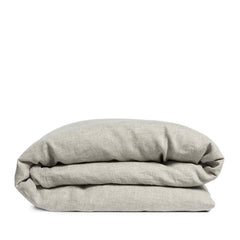 By Mölle's Flax linen duvet cover, crafted from 100% pre-washed European flax linen, features a natural, earthy tone achieved through chambray weaving with flax and off-white yarns. This breathable and hypoallergenic fabric offers comfort year-round and is available with either wooden buttons or a full-width tuck-in flap closure. Handmade in the Netherlands with respect for the earth.