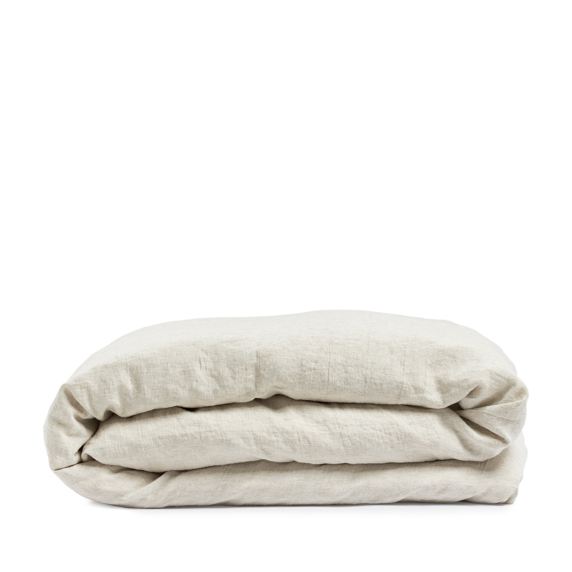 By Mölle's Sea Shell linen duvet cover, crafted from 100% pre-washed European flax linen, features a soft beige and off-white chambray weave. This breathable and hypoallergenic fabric offers comfort year-round and is available with either wooden buttons or a tuck-in flap closure. Handmade in the Netherlands with respect for the earth.