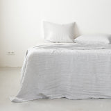 Grijs linnen bedlaken