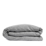 By Mölle's Pebble linen duvet cover, crafted from 100% pre-washed European flax linen, features a soft, contemporary grey shade achieved through chambray weaving with grey and off-white yarns. This breathable and hypoallergenic fabric offers comfort year-round and is available with either wooden buttons or a full-width tuck-in flap closure. Handmade in the Netherlands with respect for the earth.