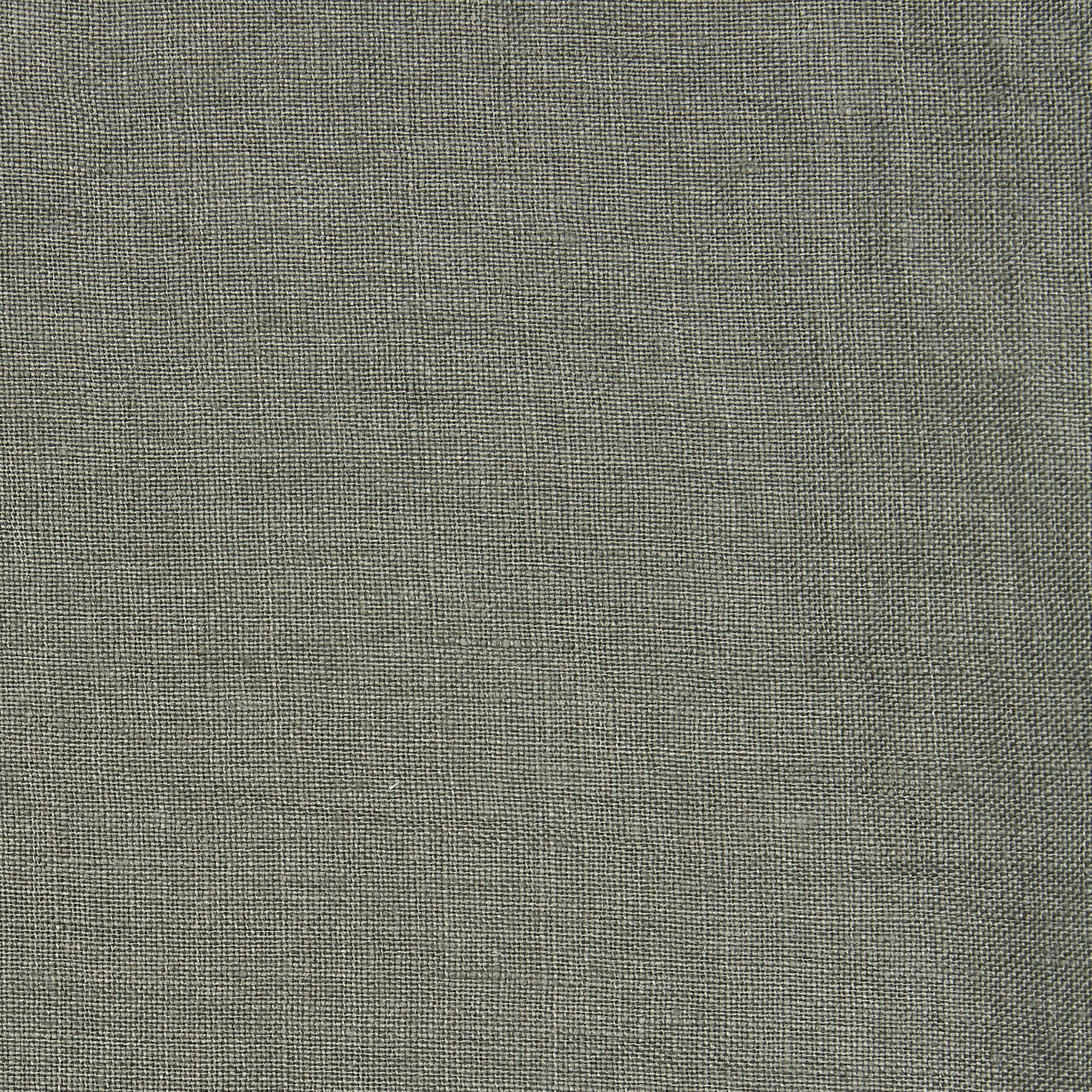 Linnen in de kleur Olive van By Mölle, vervaardigd uit 100% voorgewassen Europees vlaslinnen. Deze zachte groentint is geïnspireerd op de bladeren van de olijfboom. Het ademende en hypoallergene linnen biedt comfort in elk seizoen.