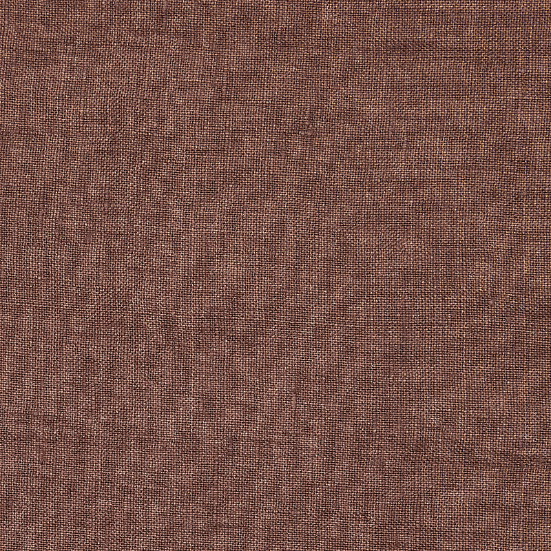 Linnen in de kleur Terra van By Mölle, vervaardigd uit 100% voorgewassen Europees vlaslinnen. Deze diepe, warme tint combineert prachtig met blush en pink salt kleuren. Het ademende en hypoallergene linnen biedt comfort in elk seizoen.