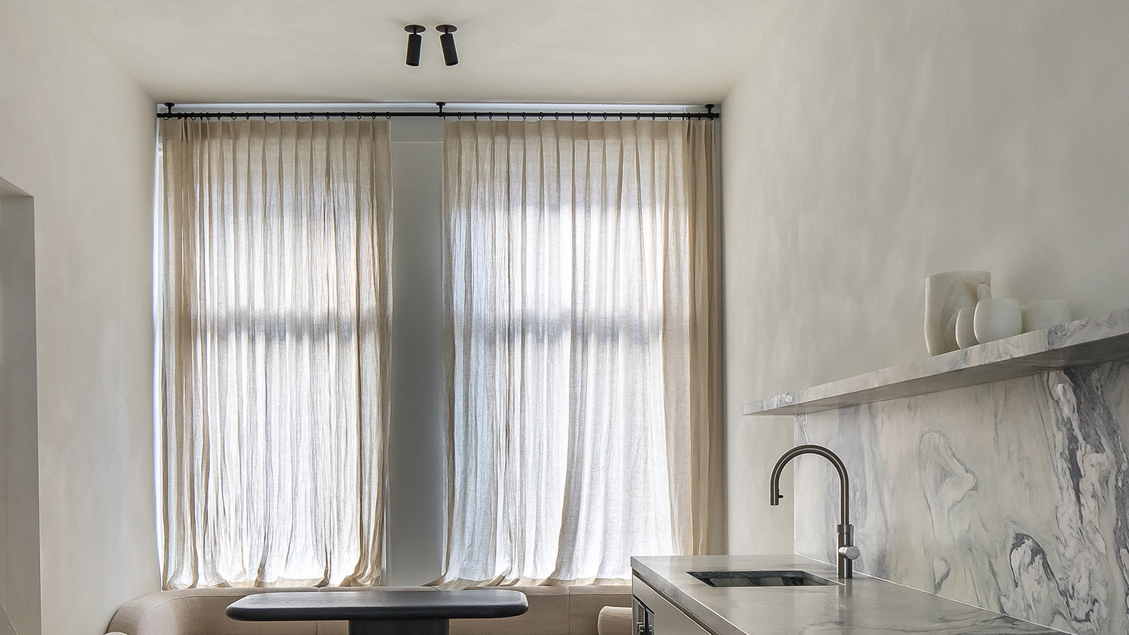 Amsterdam apartment: linen love