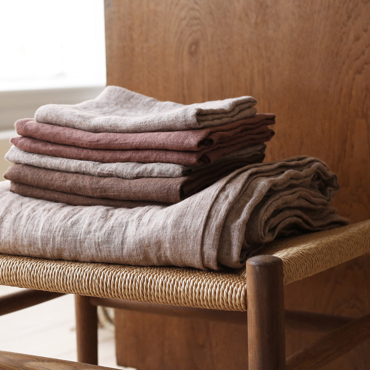 Linnen beddengoed in klei tinten.