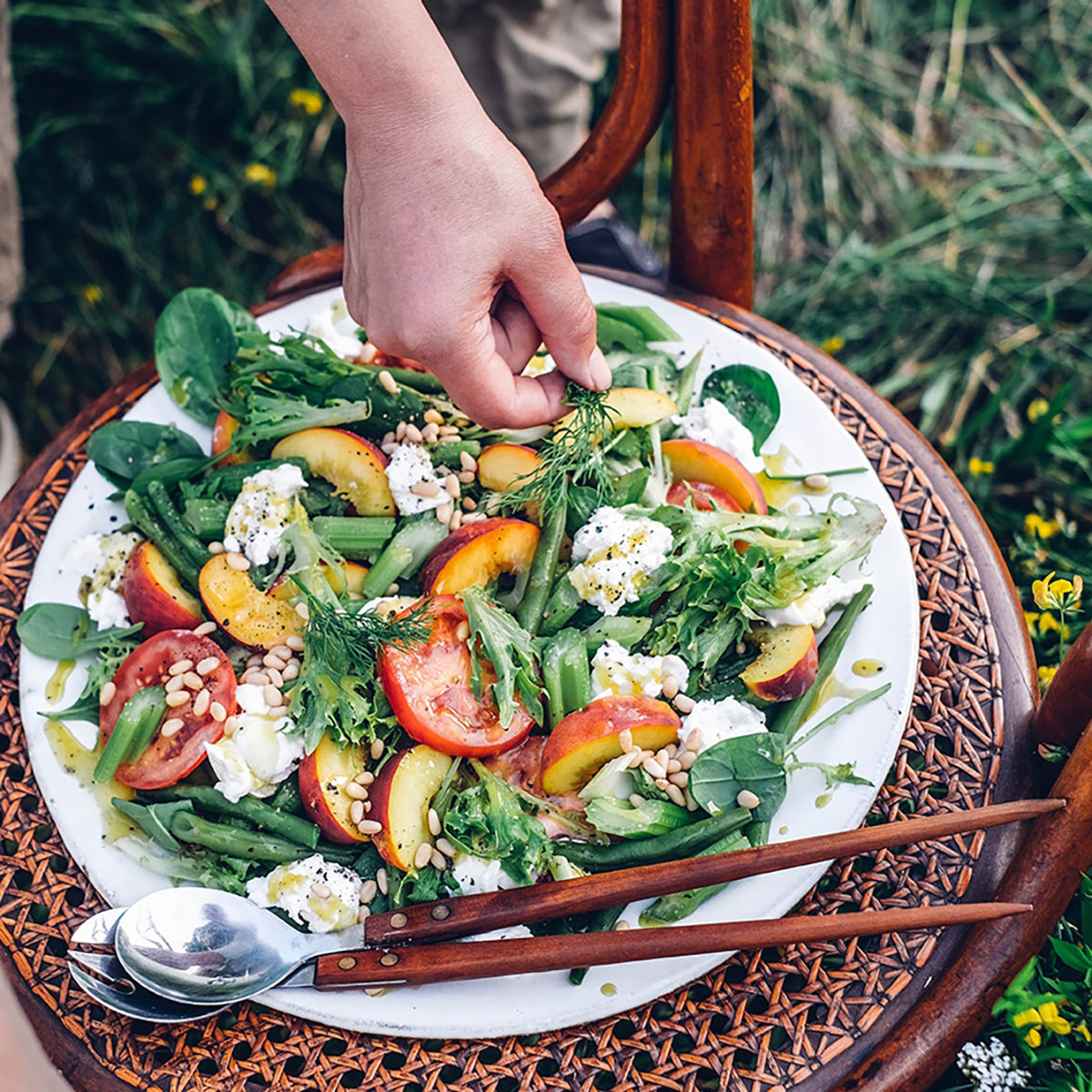 Lichte zomersalade – perzik-tomatensalade met mozzarella