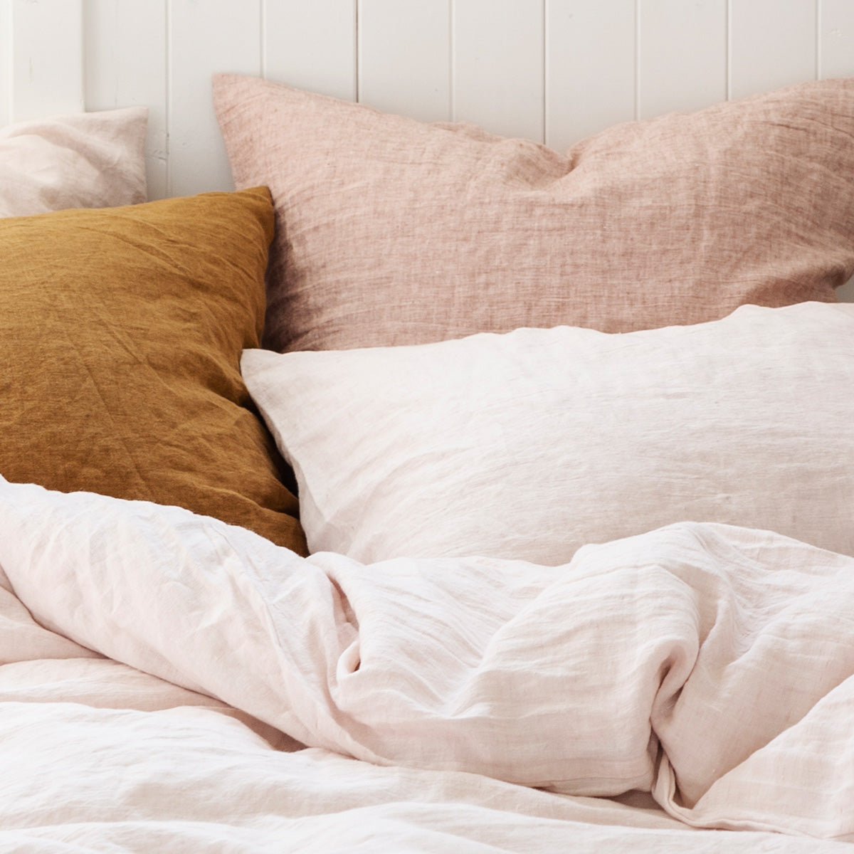 Blush linen get the look By Mölle