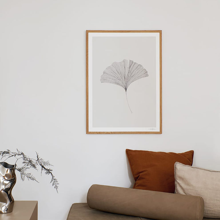 By Mölle kunst print van Ana Frois, Ginkgo leaf in lijst
