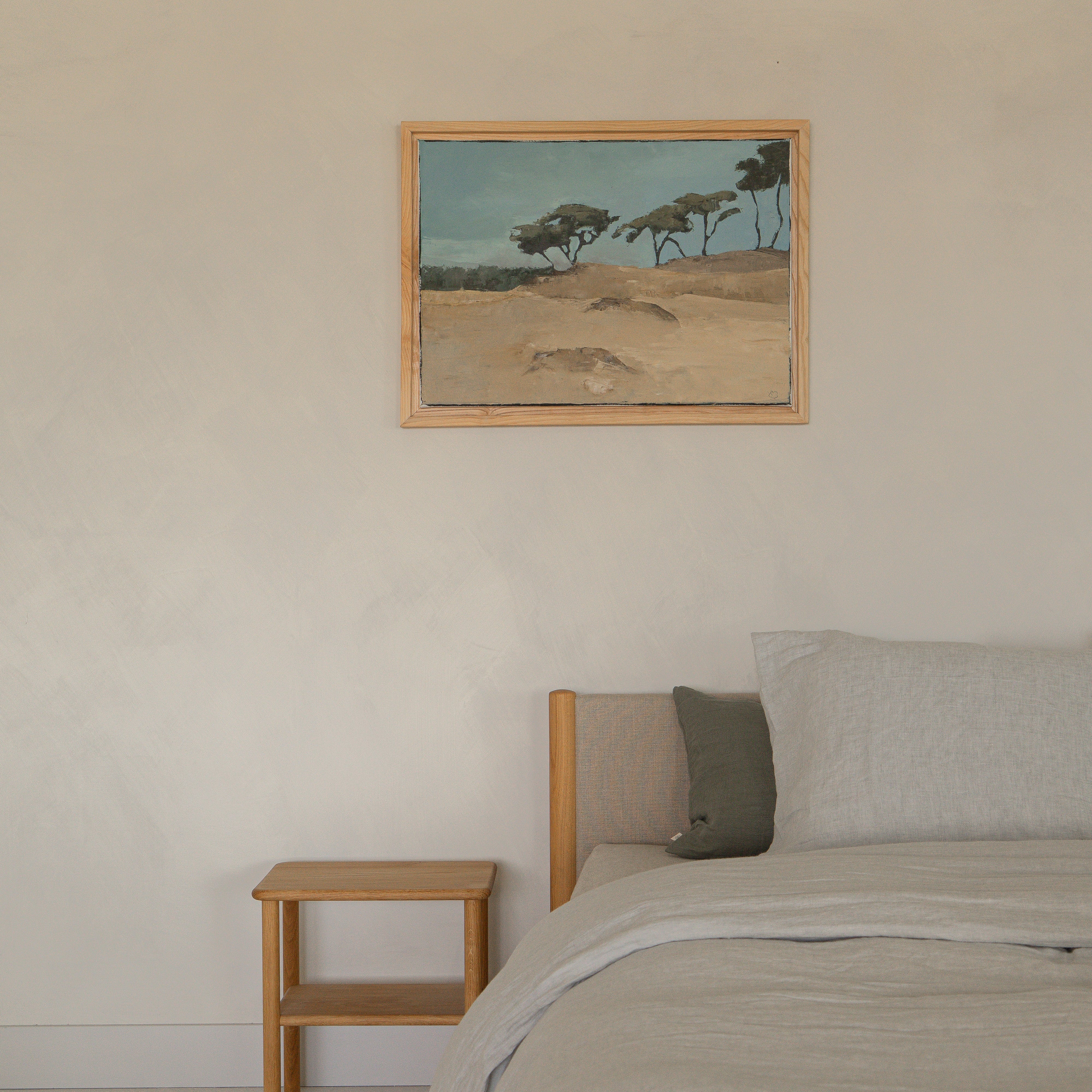 Veng bed frame en Alling side table