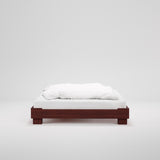 Cubico massief houten bedframe in de kleur donker amber.