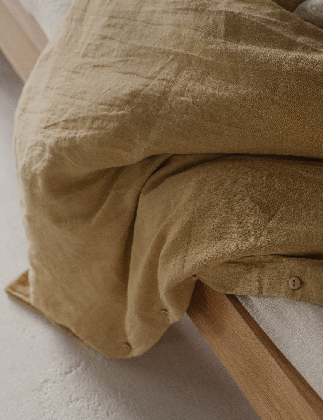 Zacht linnen beddengoed in honey van By Mölle