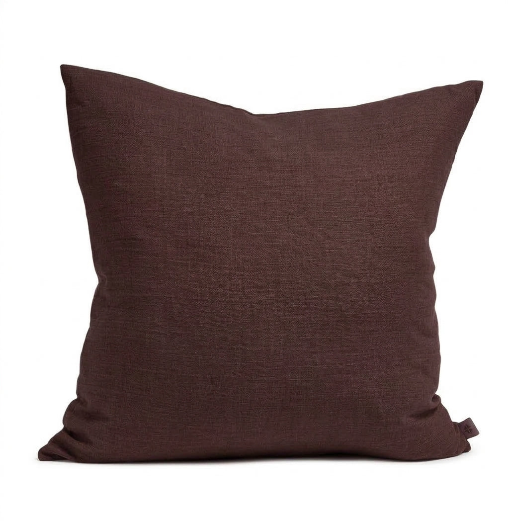 Linnen kussen in de kleur plum