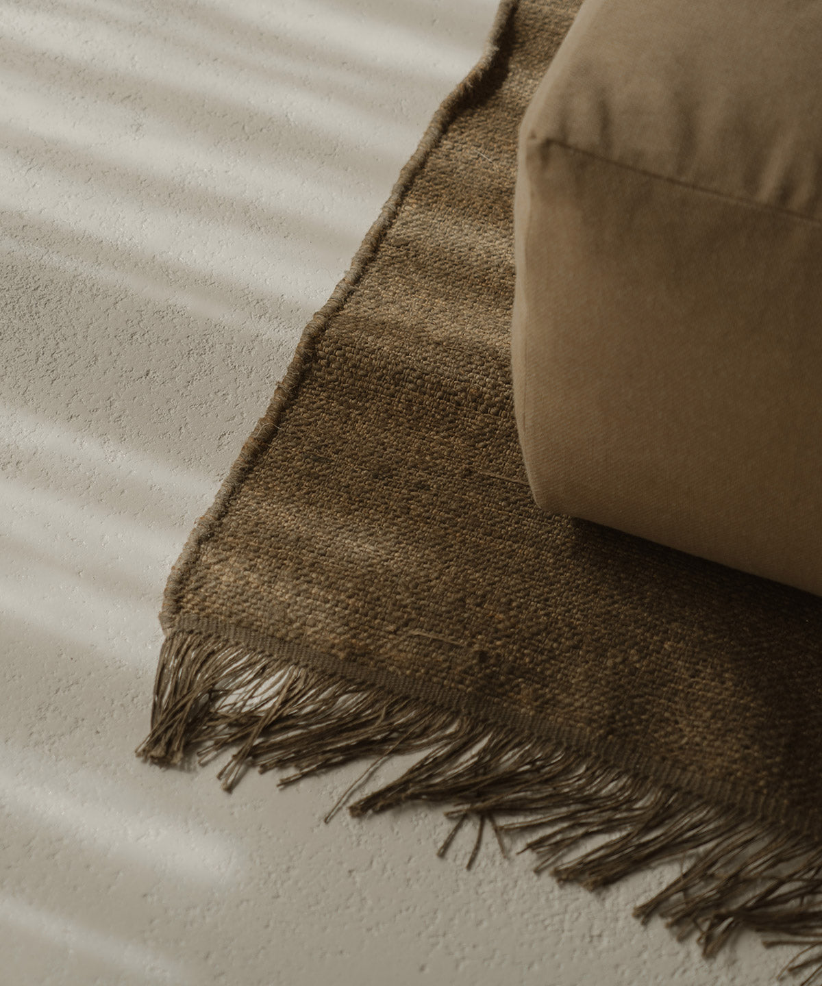 natuurlijk vloerkleed van jute en linnen in bruin