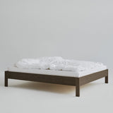 Eiken bed frame zonder hoofdbord, gerookt hout.