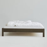 Eiken bed frame zonder hoofdbord, gerookt eikenhout.