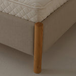 RYE sleep bedframe 'Veng' gemaakt met een linnen border