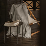 wollen plaid in lichtgrijs van By Mölle