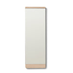 Minimalistische wandspiegel met een fijne rand van massief eikenhout en een elegante infinity glasafwerking. Tijdloos design, ideaal voor hal, slaapkamer of badkamer.