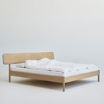Alken bedframe van massief eikenhout in Scandinavisch design van Rye Sleep