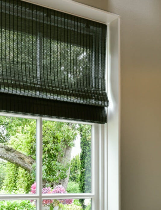 houten vouwgordijn in de kleur zwart