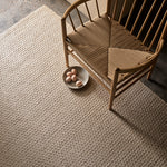 Sherpa rug Sand with J81 dining chair