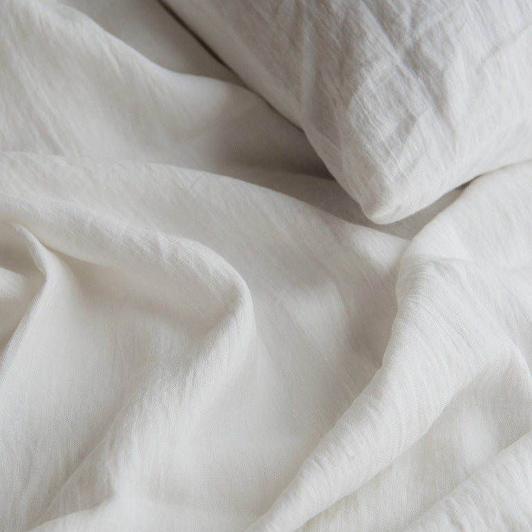 Warm white 100% European linen bedding | By Mölle