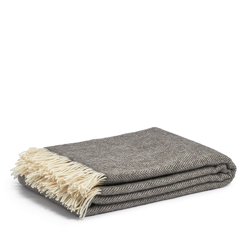 woolen throw by molle